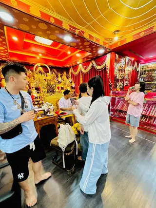บรรยากาศการพูดคุยภายในเรือนชุบมนต์