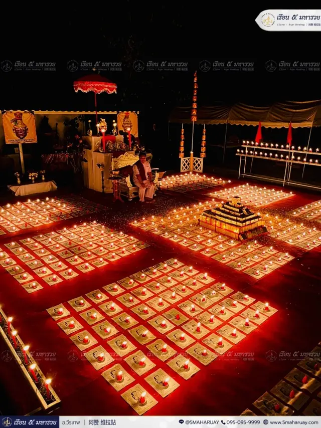 บรรยากาศการจัดวางเทียนในพิธีช่วงค่ำ