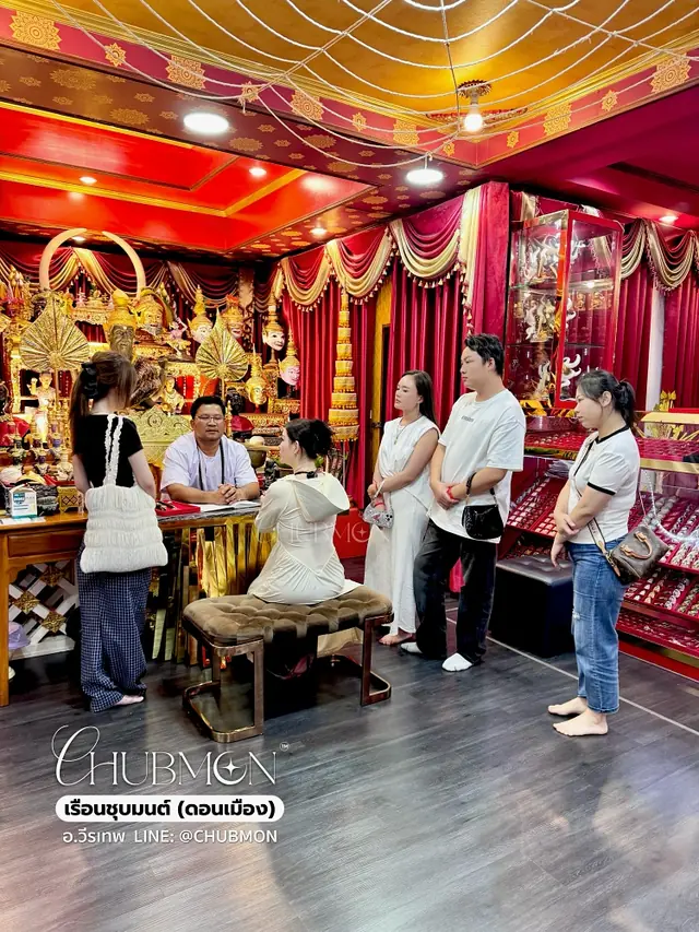 การพูดคุยและให้คำปรึกษาแก่ผู้ที่เดินทางมา