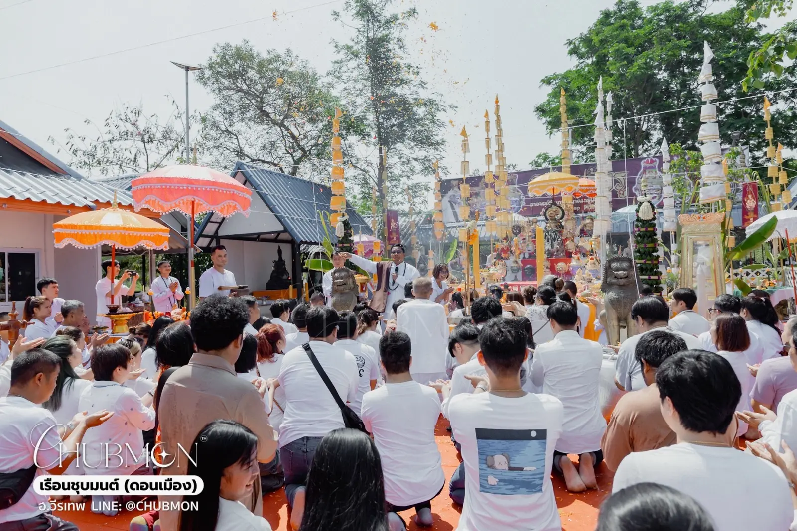 ภาพบรรยากาศจริงของลูกศิษย์ที่เดินทางมาร่วมพิธี