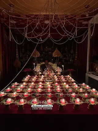 บรรยากาศพิธีจุดเทียนภายในเรือนชุบมนต์