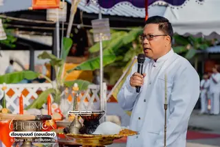 อาจารย์วีรเทพกล่าวนำระหว่างประกอบพิธี