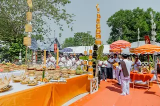 ภาพรวมเครื่องบวงสรวงและผู้ร่วมพิธี