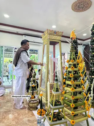 อาจารย์วีรเทพประกอบพิธีภายในพื้นที่ตั้งศาล